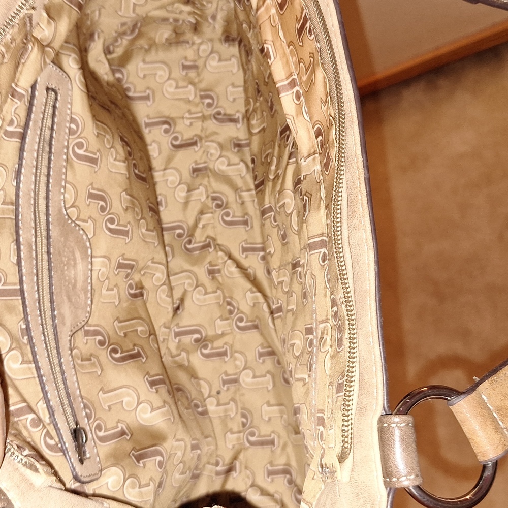 Justin Purse - Picture 5 of 16